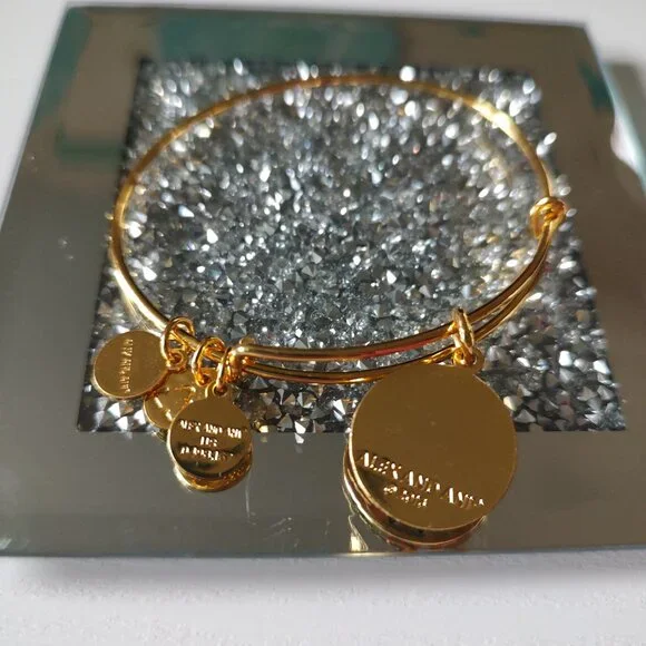 Mom Bracelet🌹 - Picture 2 of 2